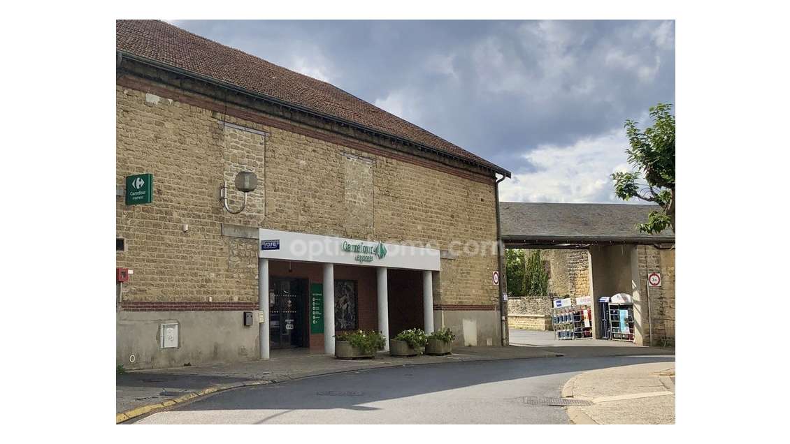 À vendre local commercial loué à Carrefour Mouzon