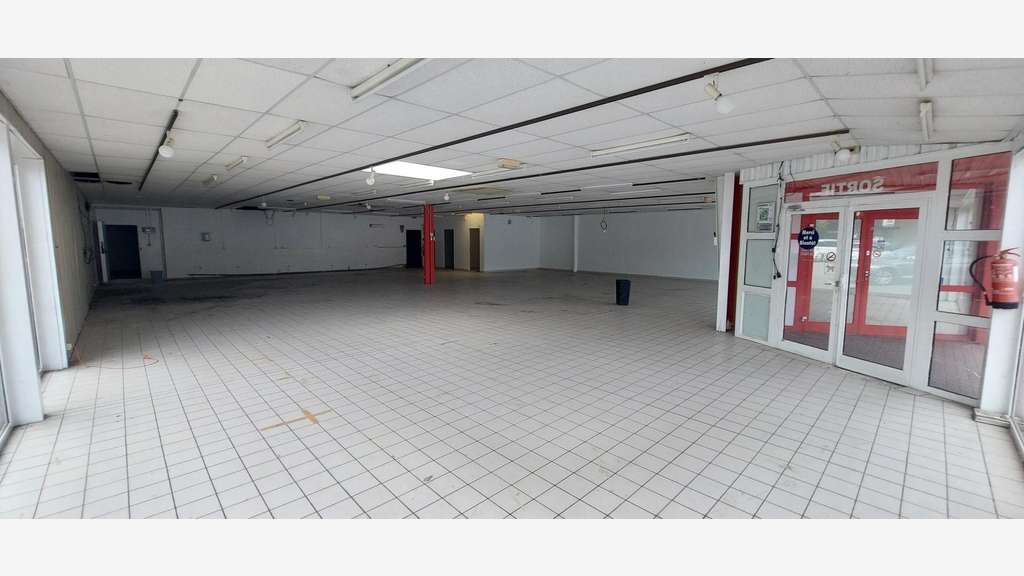 AV local commercial 440m² Mutzig zone Atrium