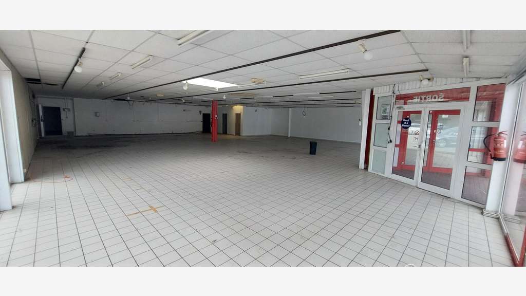 AV local commercial 440m² Mutzig zone Atrium
