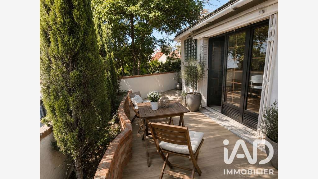 Vente immeuble d’angle avec commerce à Nanterre
