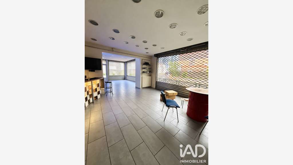 Vente immeuble d’angle avec commerce à Nanterre