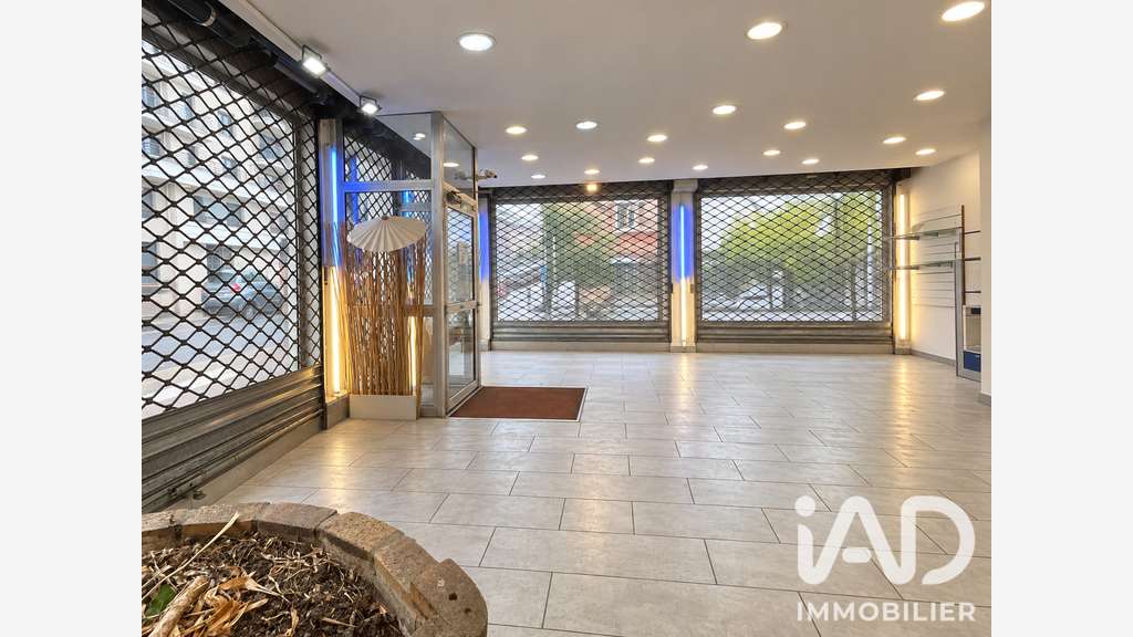 Vente immeuble d’angle avec commerce à Nanterre
