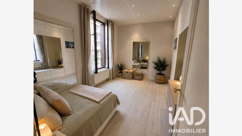 Vente immeuble d’angle avec commerce à Nanterre