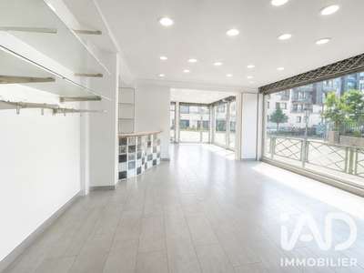 Vente immeuble d’angle avec commerce à Nanterre