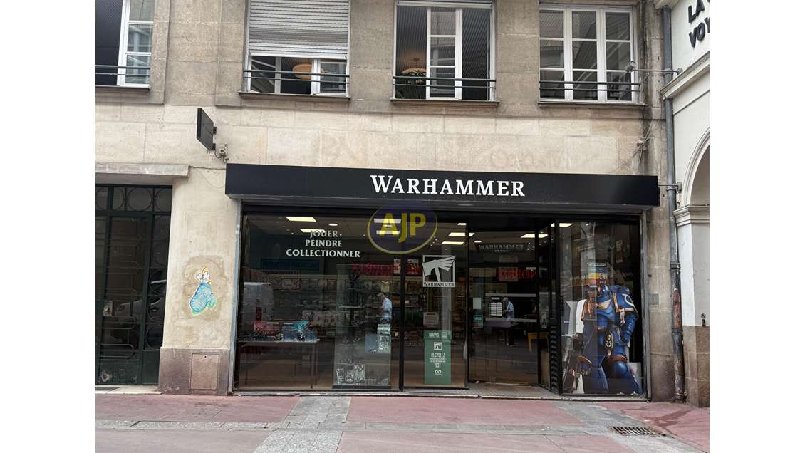 AV murs libres à Nantes face Galeries Lafayette 