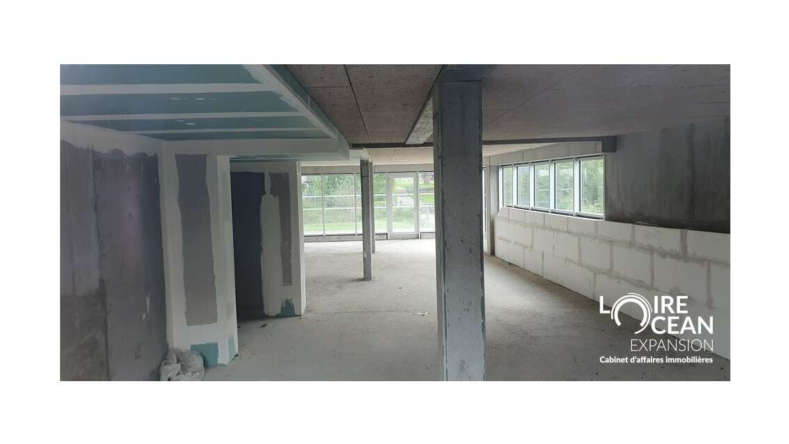 AV local commercial 158m² Nantes Ouest empl strat