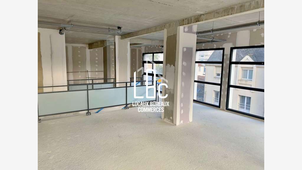 AV local professionnel 190m² à Nantes Hauts Pavés