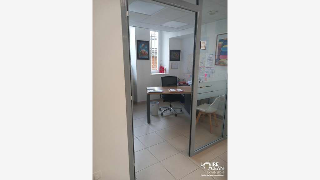 AV local commercial 110m² belle prestation Nantes