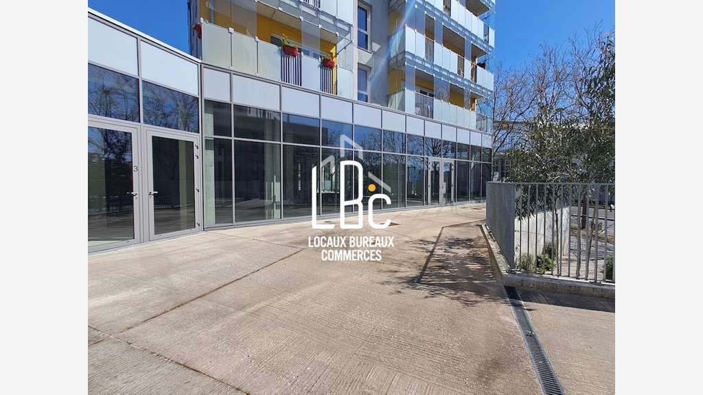 À vendre local commercial 576m² Nantes Université 
