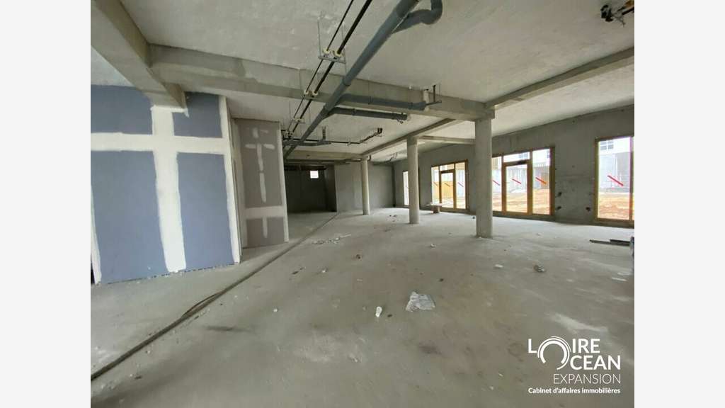 Vente local neuf 329m² pied d'immeuble à Nantes