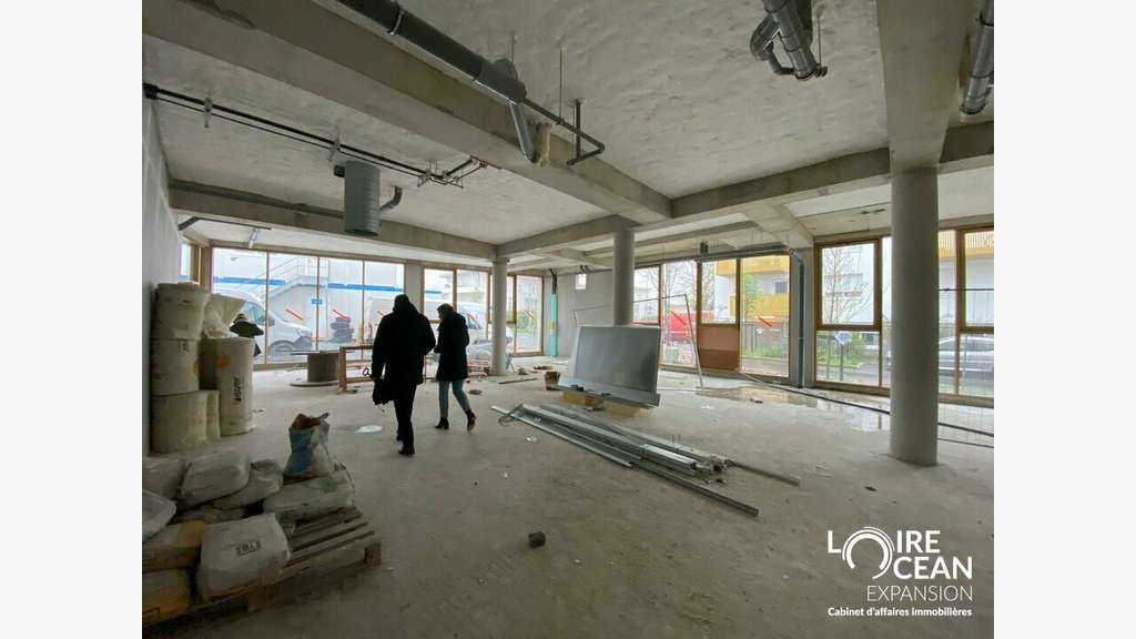 Vente local neuf 329m² pied d'immeuble à Nantes