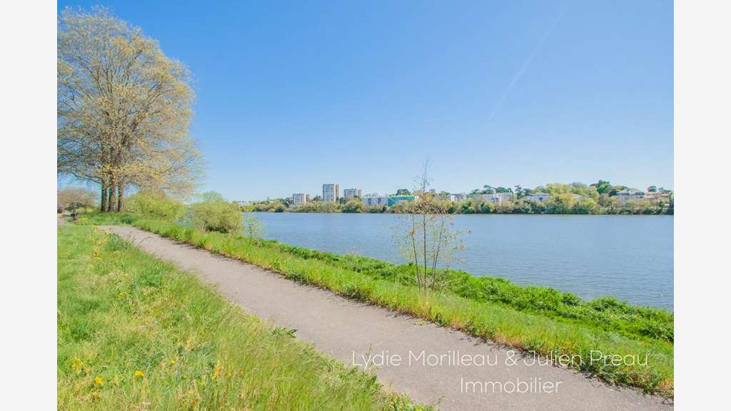 Vente locaux lumineux 180m² Ile de Nantes Mangin