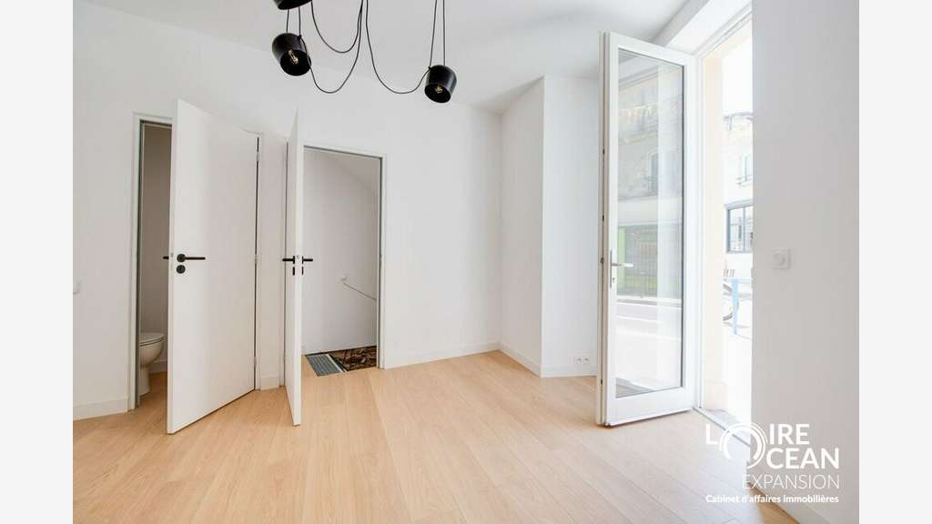 LOCAL OU BUREAU A VENDRE
