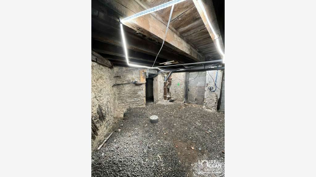 LOCAL OU BUREAU A VENDRE