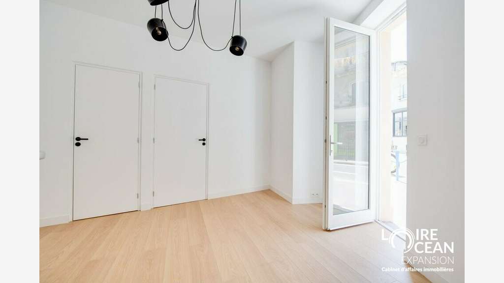 LOCAL OU BUREAU A VENDRE
