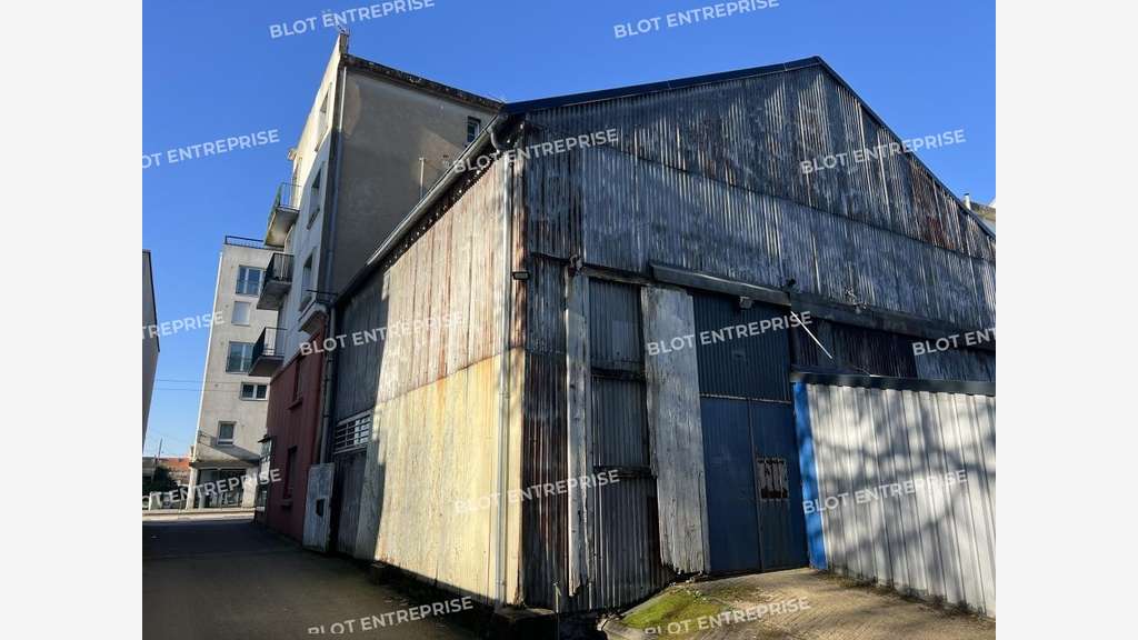 AV locaux commerciaux 420m² Nantes rte de Vannes