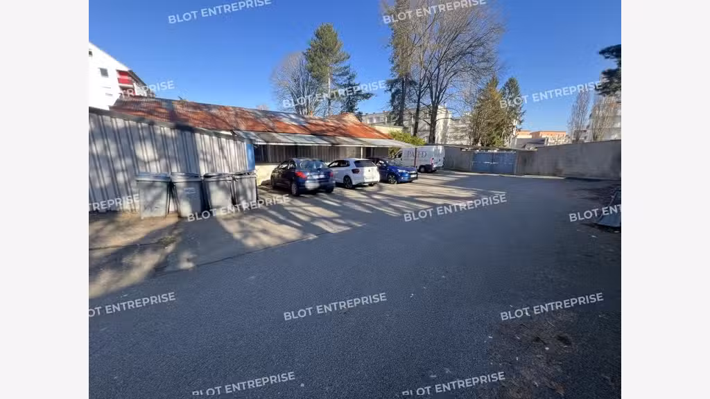 AV locaux commerciaux 420m² Nantes rte de Vannes