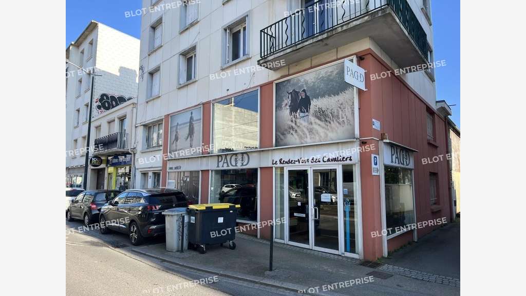 AV locaux commerciaux 420m² Nantes rte de Vannes
