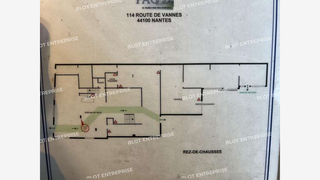 AV locaux commerciaux 420m² Nantes rte de Vannes