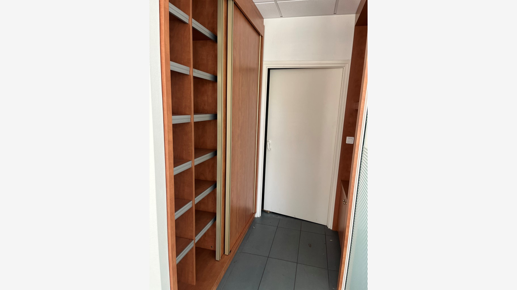 A vendre à louer local d’angle 65m² à Narbonne