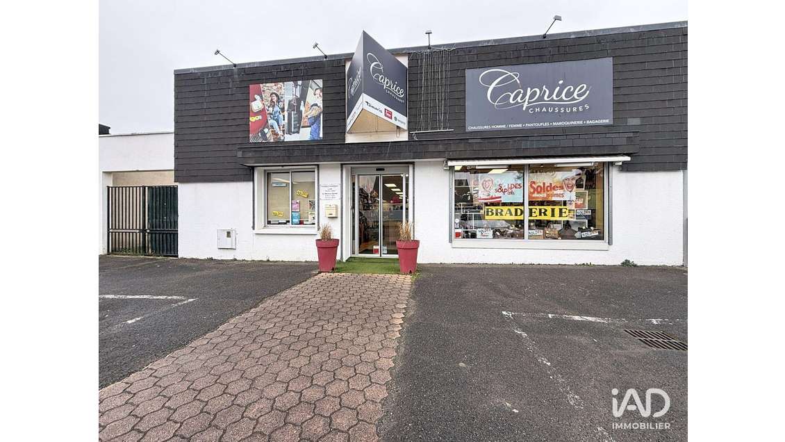 Murs commerciaux à Nazelles-Négron