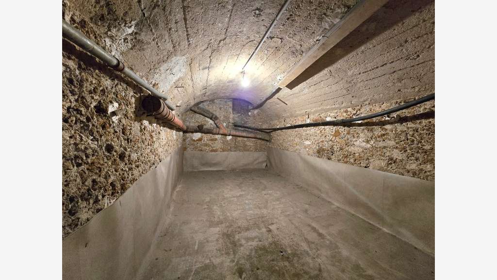 Vente cave rare à Neuilly sur Seine Métro Sablons