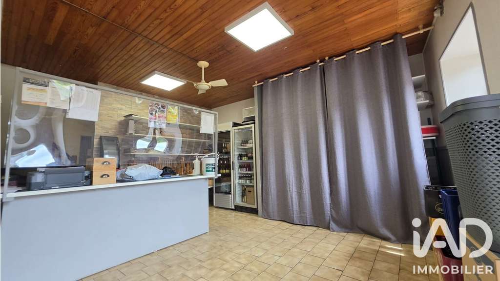 Local commercial à Neuville-Lès-This