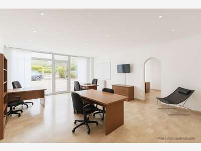 AV beau local professionnel 93m² RDC à Nice  