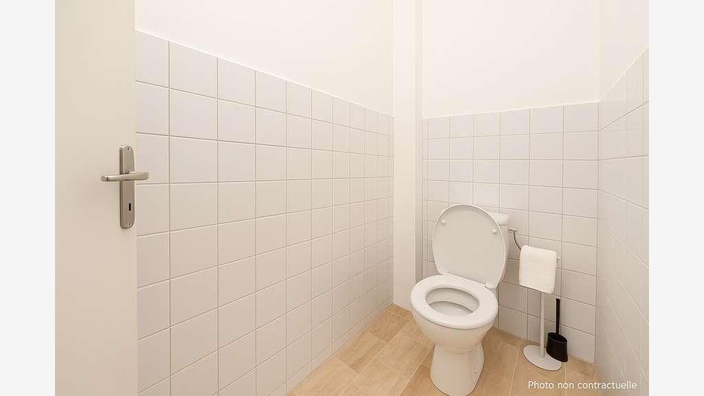 AV beau local professionnel 93m² RDC à Nice  