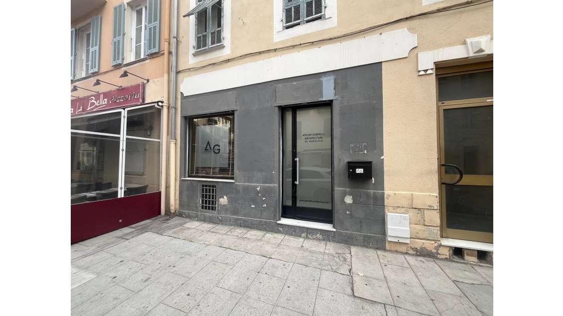 AV murs commerciaux en bon état 42m² Nice Riquier