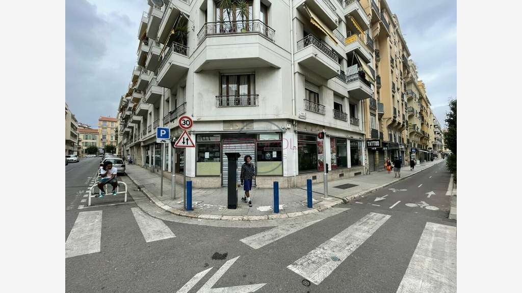 Local d'angle 225m² à vendre à Nice Rue Trachel