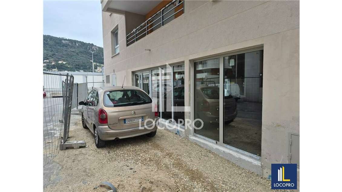 Vente murs commerciaux de 207m² en angle à Nice