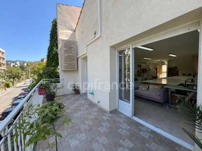 AV murs commerciaux avec habitation à Nice Valrose