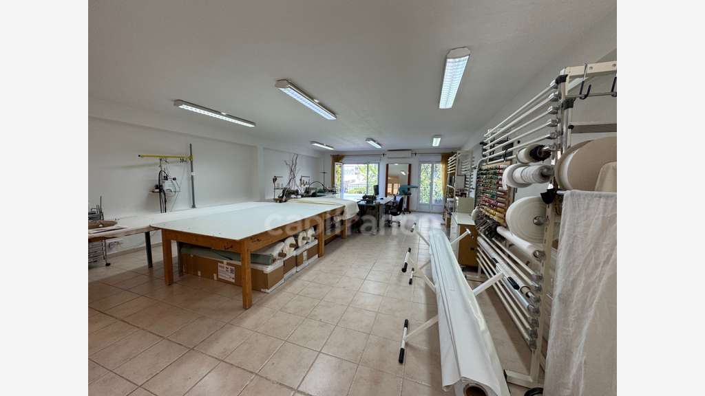 AV murs commerciaux avec habitation à Nice Valrose