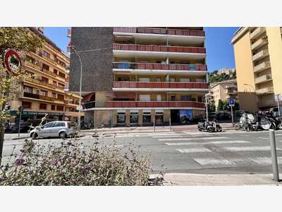 AV murs commerciaux de 173m² à Nice Cyrille Besset