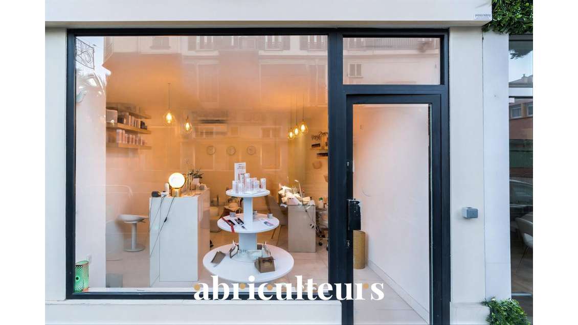 Vente local 48,80m² Nice Port quartier animé