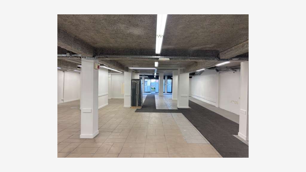 Murs commerciaux libres 442m² à Nice Risso