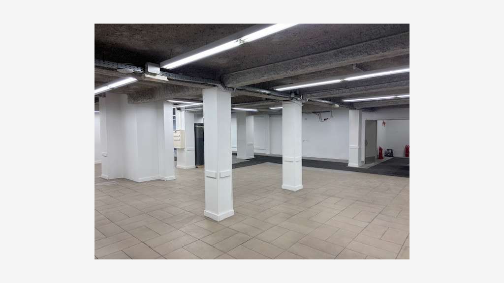 Murs commerciaux libres 442m² à Nice Risso