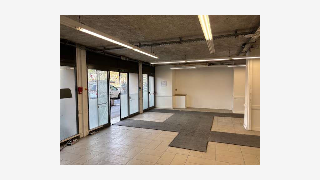 Murs commerciaux libres 442m² à Nice Risso
