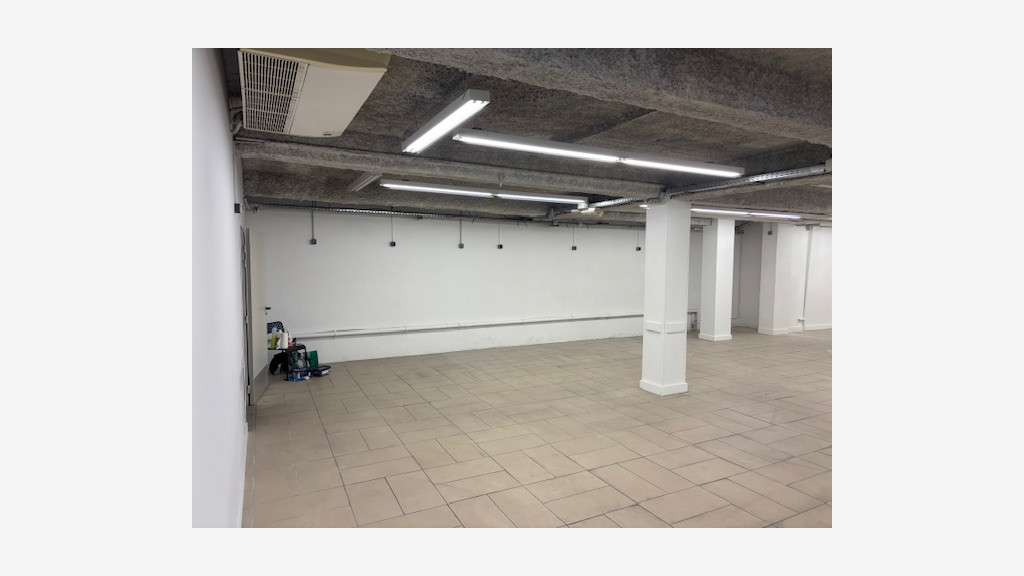 Murs commerciaux libres 442m² à Nice Risso