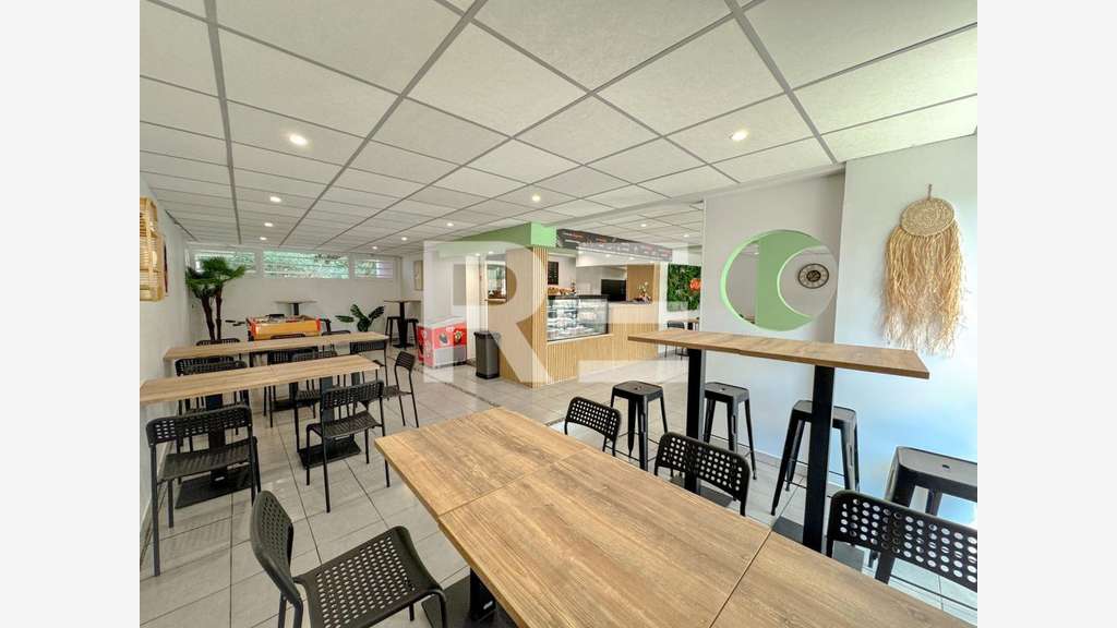 Cède murs commerciaux de 109m² à Nîmes Montaury