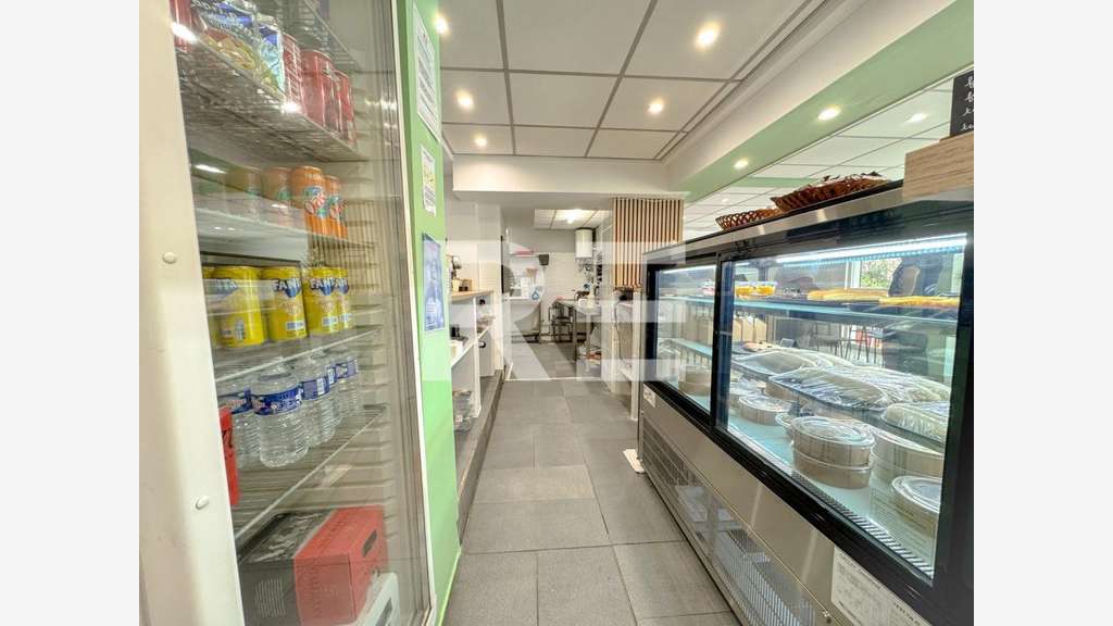 Cède murs commerciaux de 109m² à Nîmes Montaury