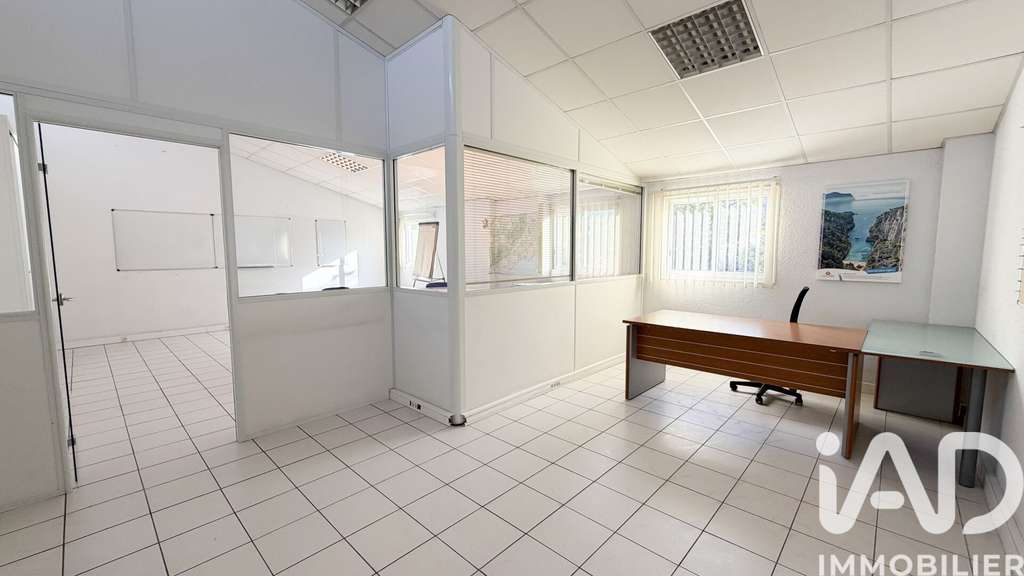 Vente local commercial 57m² à Nîmes Maréchal Juin