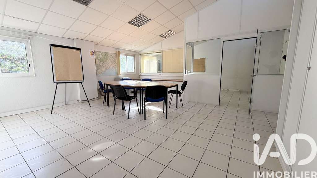Vente local commercial 57m² à Nîmes Maréchal Juin
