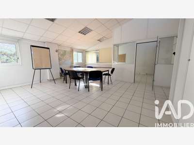 Vente local commercial 57m² à Nîmes Maréchal Juin