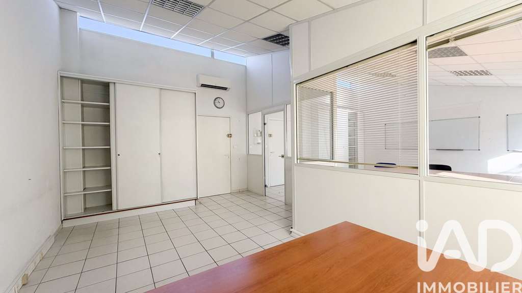 Vente local commercial 57m² à Nîmes Maréchal Juin