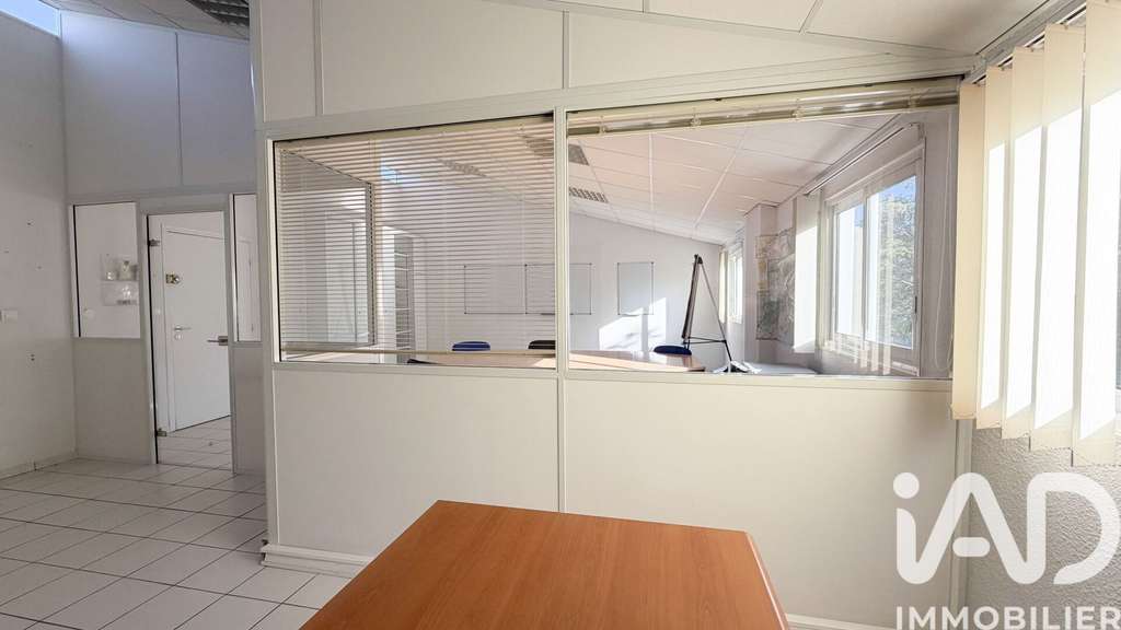 Vente local commercial 57m² à Nîmes Maréchal Juin