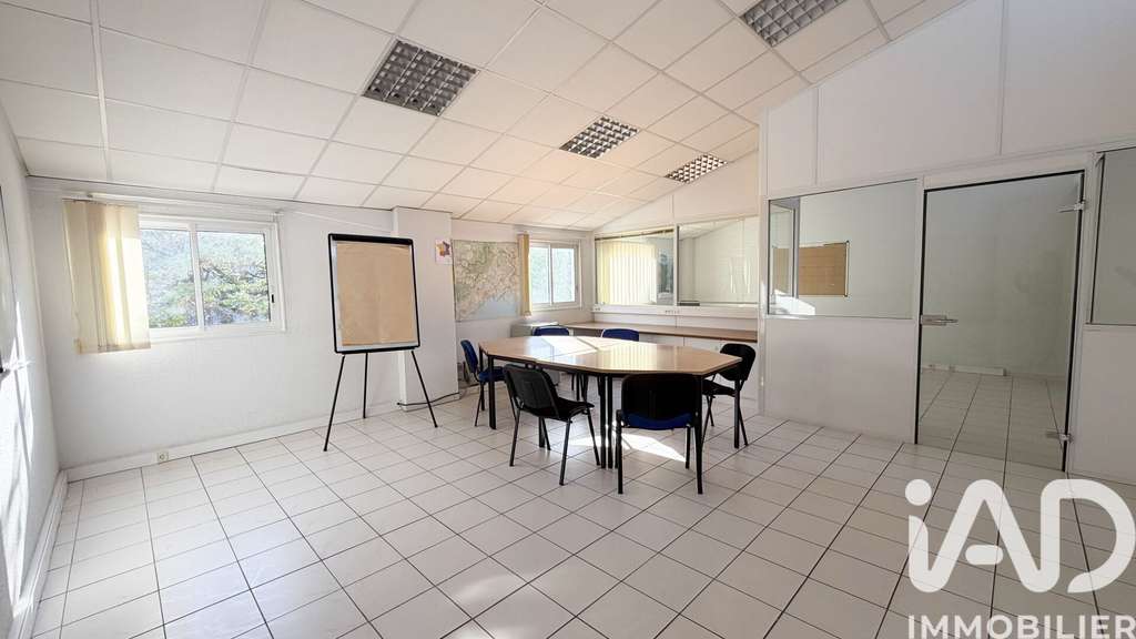 Vente local commercial 57m² à Nîmes Maréchal Juin