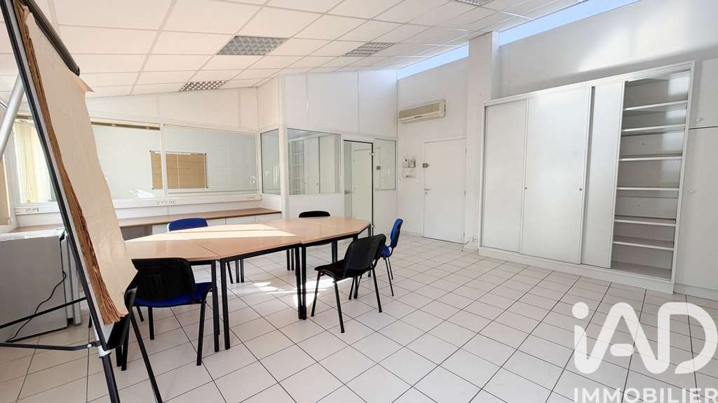Vente local commercial 57m² à Nîmes Maréchal Juin