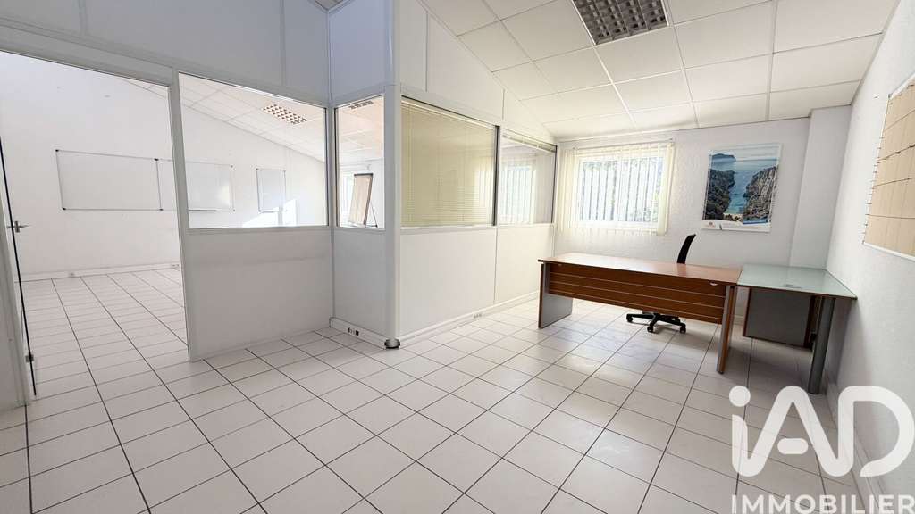 Vente local commercial 57m² à Nîmes Maréchal Juin